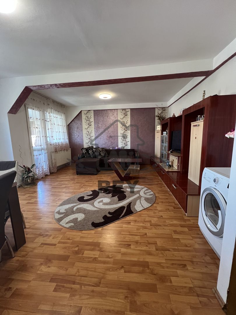 De vanzare- Apartament 3 camere str Luptei - Poză 9