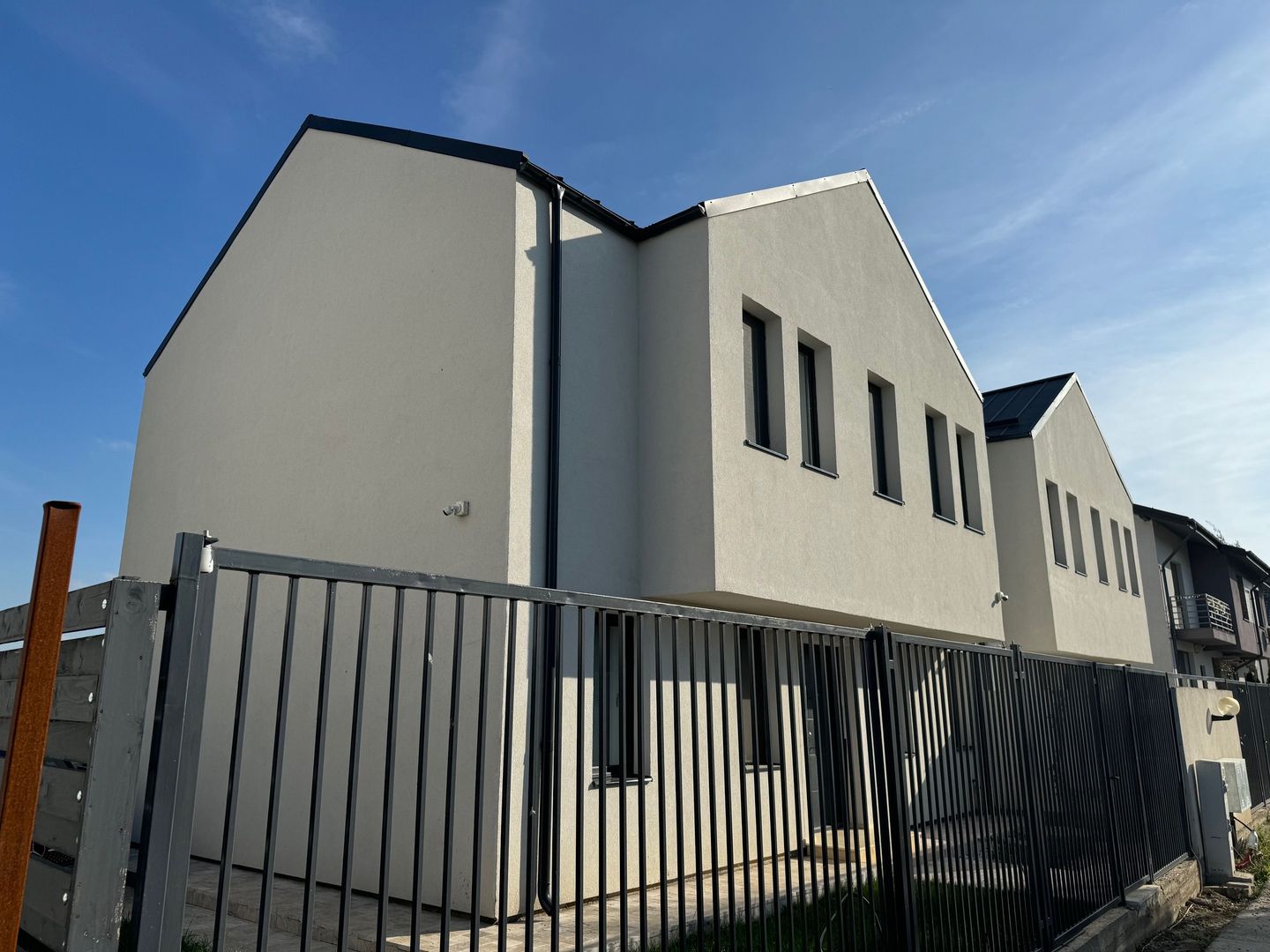 Vila Otopeni Odaile, curte GENEROASA 390m2 - Poză 1