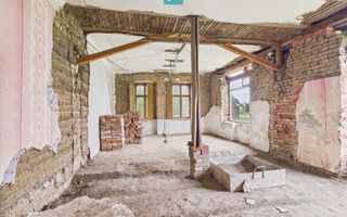 Casă de reabilitat pe teren generos- Comuna Variaș - Poză 30