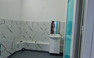 Spatiu comercial renovat si amenajat pentru a fi folosit ca o clinica medicala - Poză 7