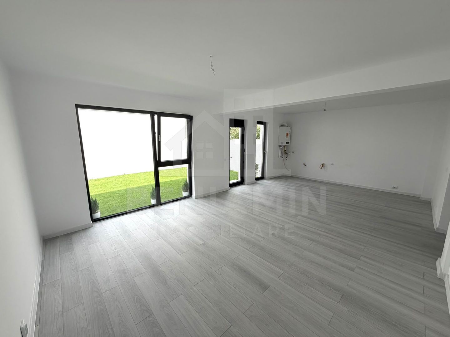 Casa moderna - 4 dormitoare - 2026 - toate utilitatile - Ford - Poză 3