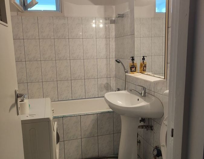 Vanzare apartament luminos de 2 camere in Titan-Lotru, pret negociabil - Poză 6