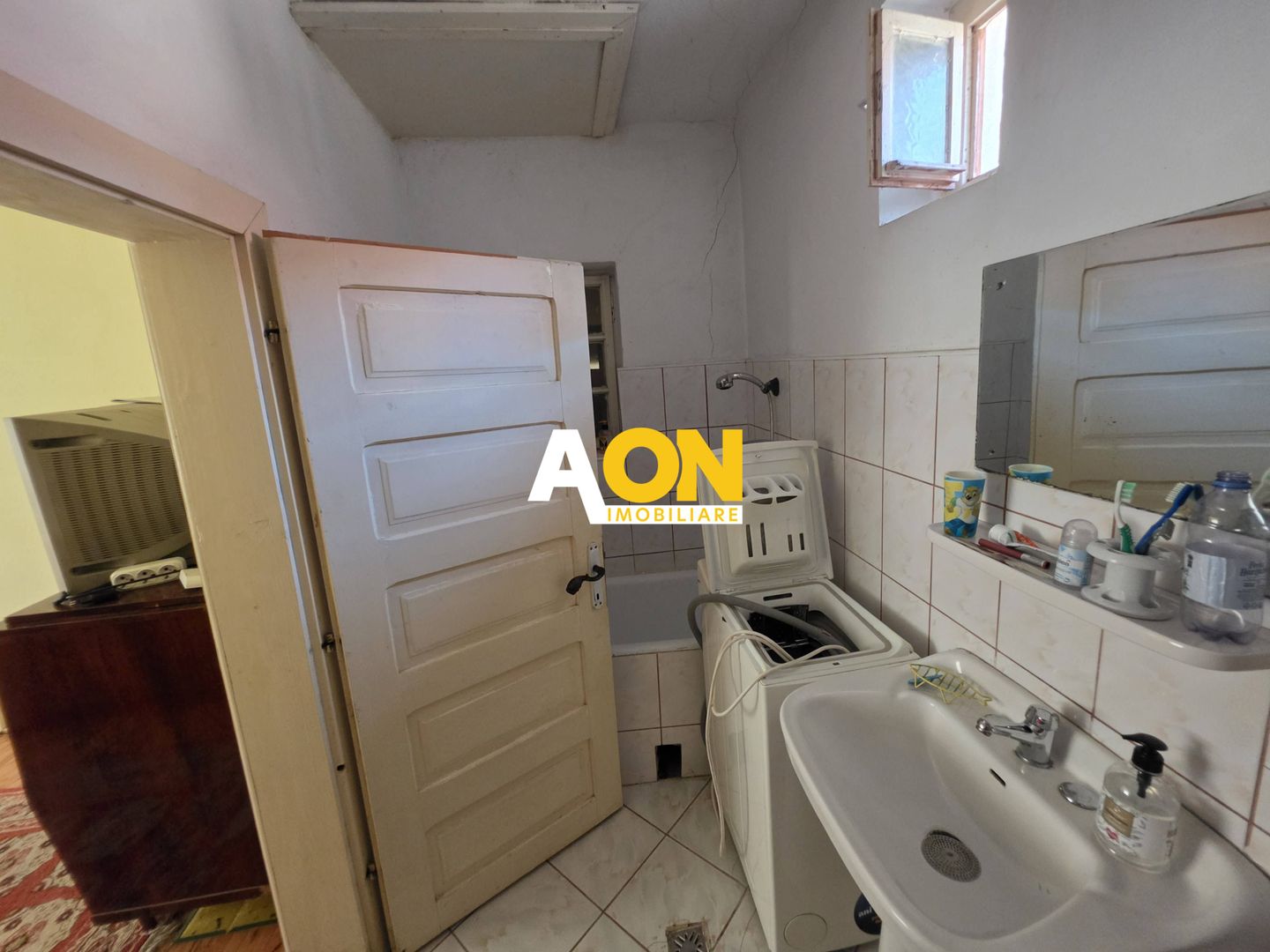 Casa cu 4 camere, 2024 mp teren, la asfalt, cu utilitati, Vintu de Jos - Poză 13