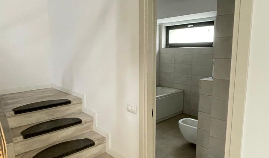 VILA DE INCHIRIAT PARCARE   BIROURI ZONA  PIPERA - Poză 9