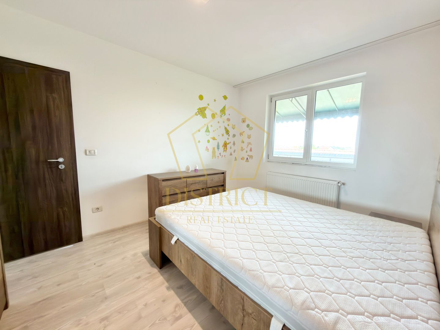 Apartament cu 2 camere mobilat, decomandat la etajul 2 in Giroc la asfalt. - Poză 12