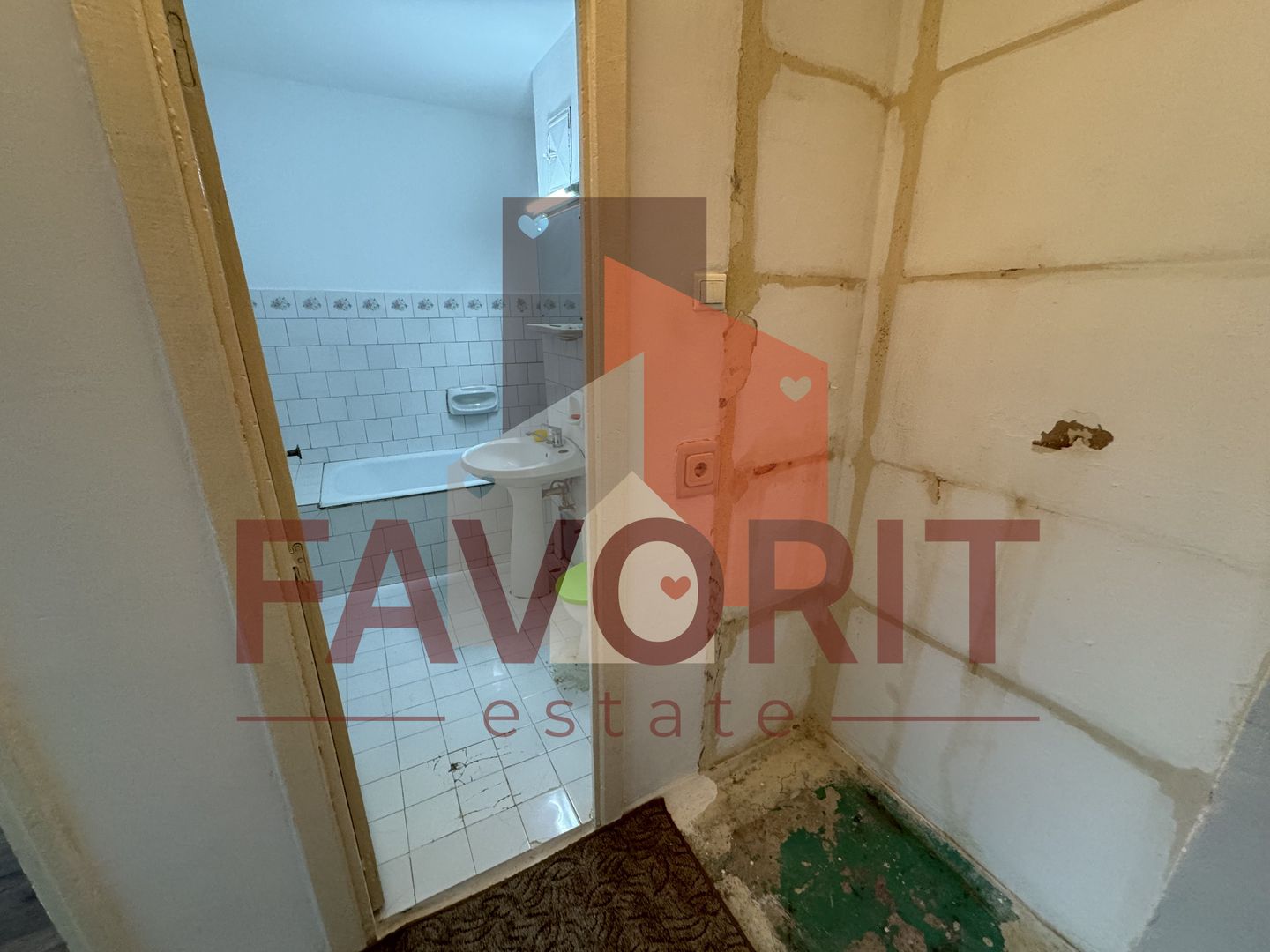 Decomandat. Model spatios. Disponibil imediat. Etaj intermediar. - Poză 15