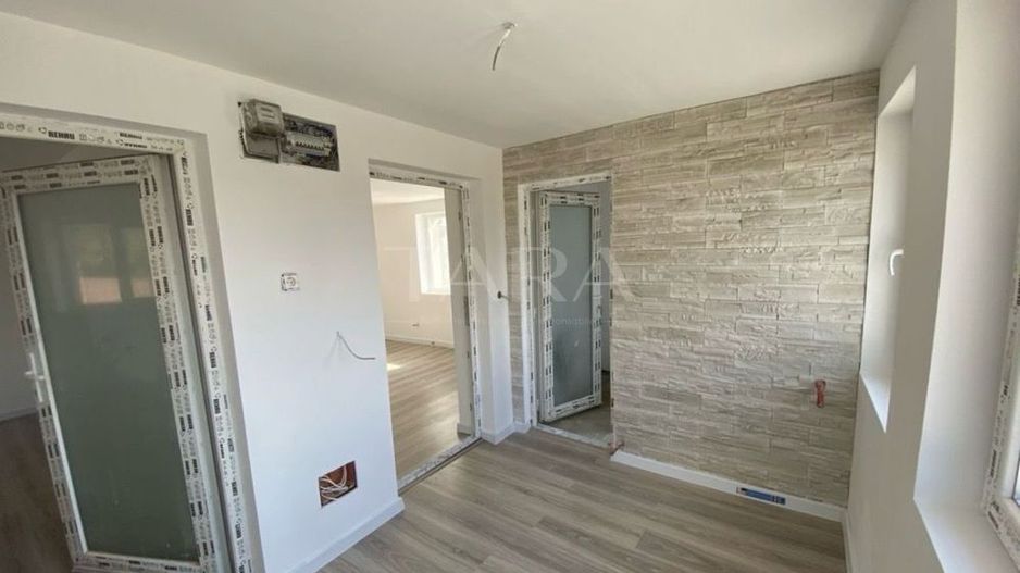Casă renovată cu teren generos, la intrare în Ciurila. - Poză 3
