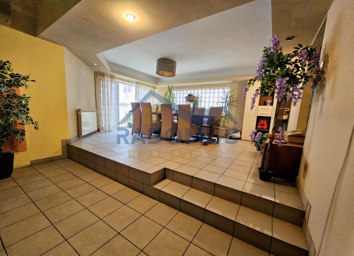 Vilă spațioasă, central, ideală pentru activități comerciale/birouri - Poză 4