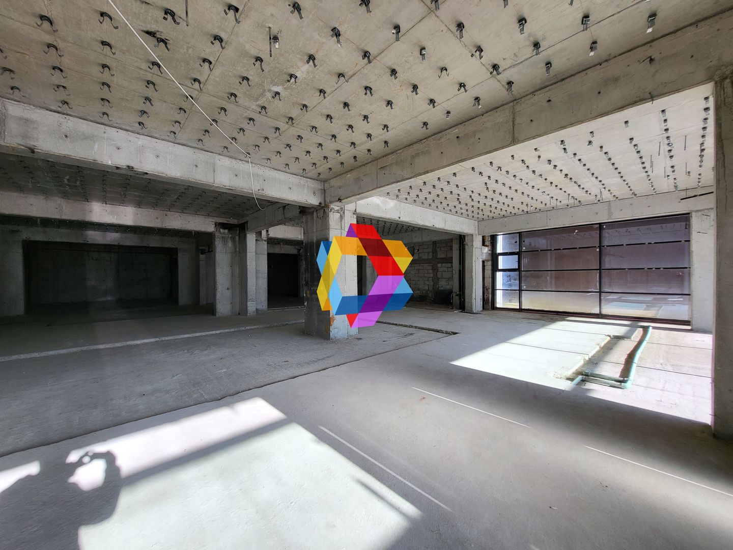 Clădire mixta -3600 mp - Poză 4