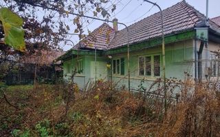 Casă cu teren de 1.000 m² – utilități complete, ideală pentru renovare - Poză 1