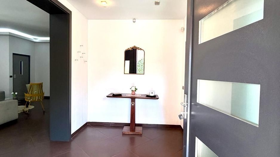 Vila cu 4 camere cu lift, jacuzzi și terasă panoramică tip penthouse - Poză 3