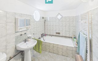 Casă/vilă cu 10 camere – Ineu, centru - Poză 18