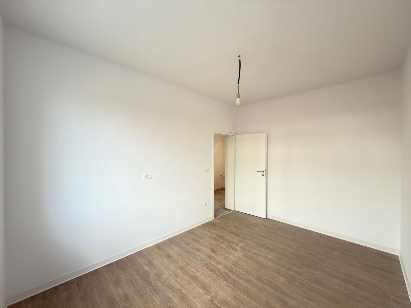 Bloc finalizat. Decomandat. Balcon mare. Loc de parcare. - Poză 7