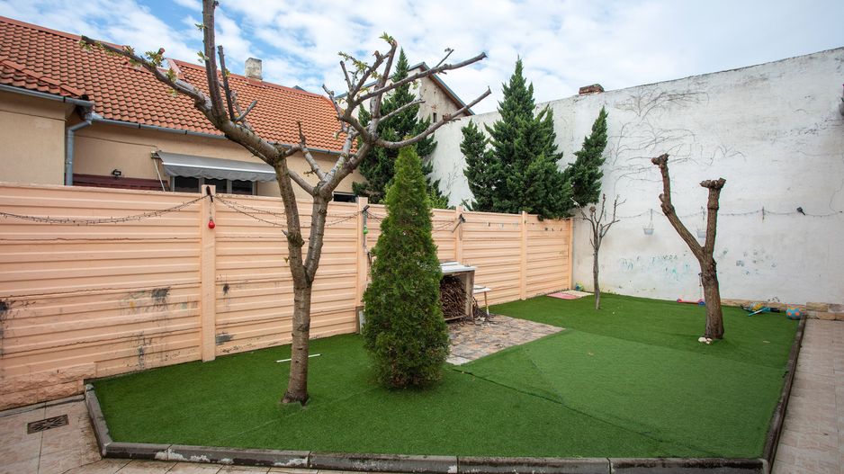 Vilă, singur în curte, central, Oradea 128 mp. 800  E/lună. Comision 0 - Poză 3