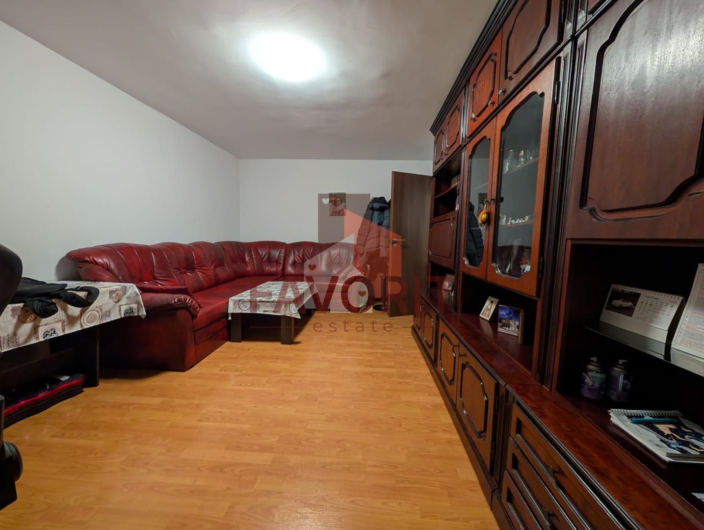 3 camere | 2 balcoane | renovat recent | zona excelenta | mobilat si utilat | - Poză 1