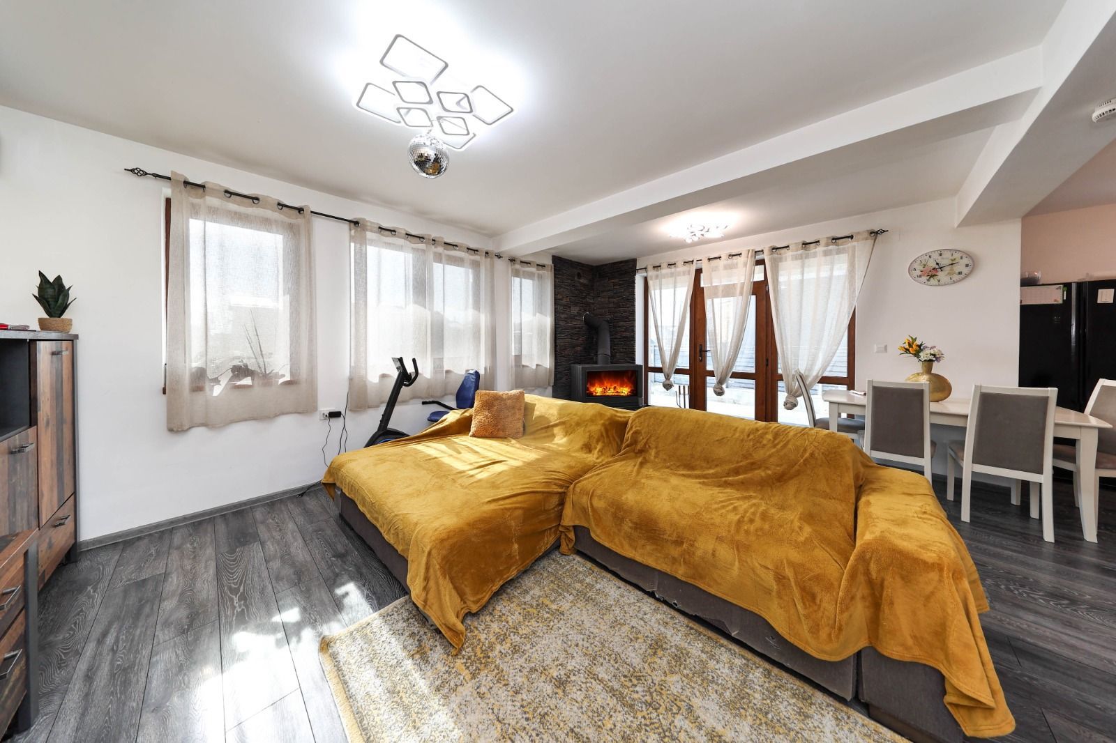 Casă Individuală Modernă de Vânzare | Sânpetru, Brașov - Poză 3