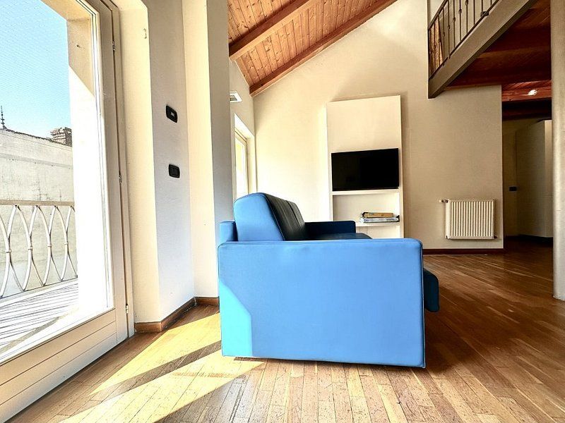 Apartament în Piața Unirii - renovat - mobilat și utilat - Poză 2