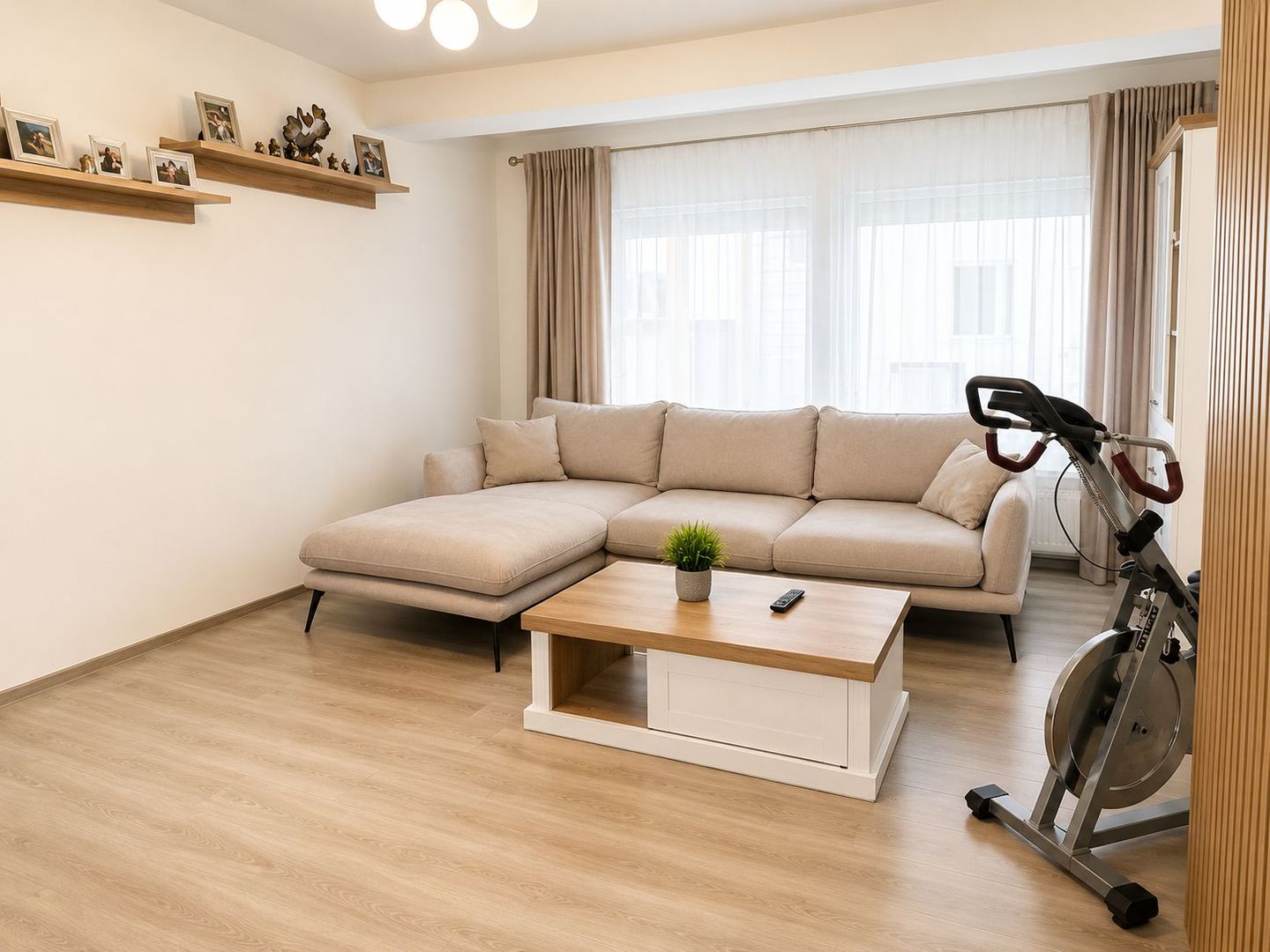 Duplex Spațios cu 3 Dormitoare și Curte Amenajată | - Poză 1