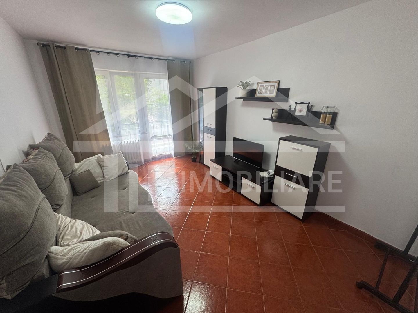 Apartament cu 2 camere,Pet friendly, decomandat,  50mp, zona Corina - Poză 1