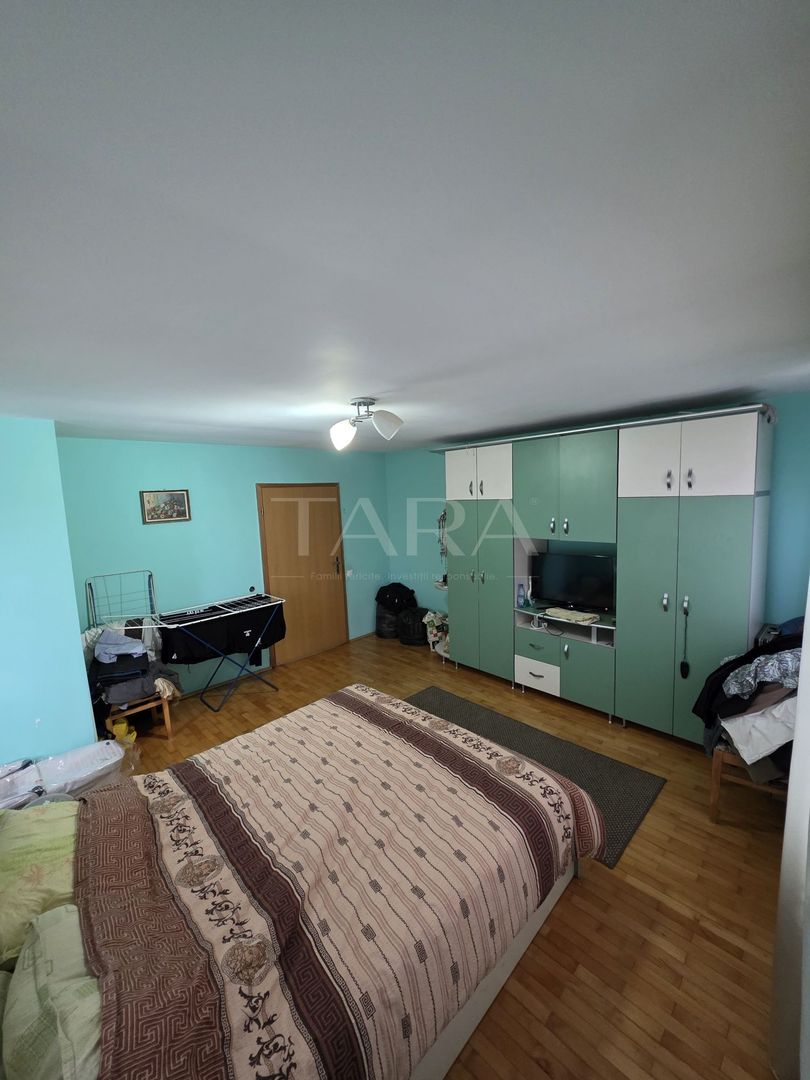 Casă spațioasă cu livadă generoasă și pod înalt, zona Borhanci - Poză 6