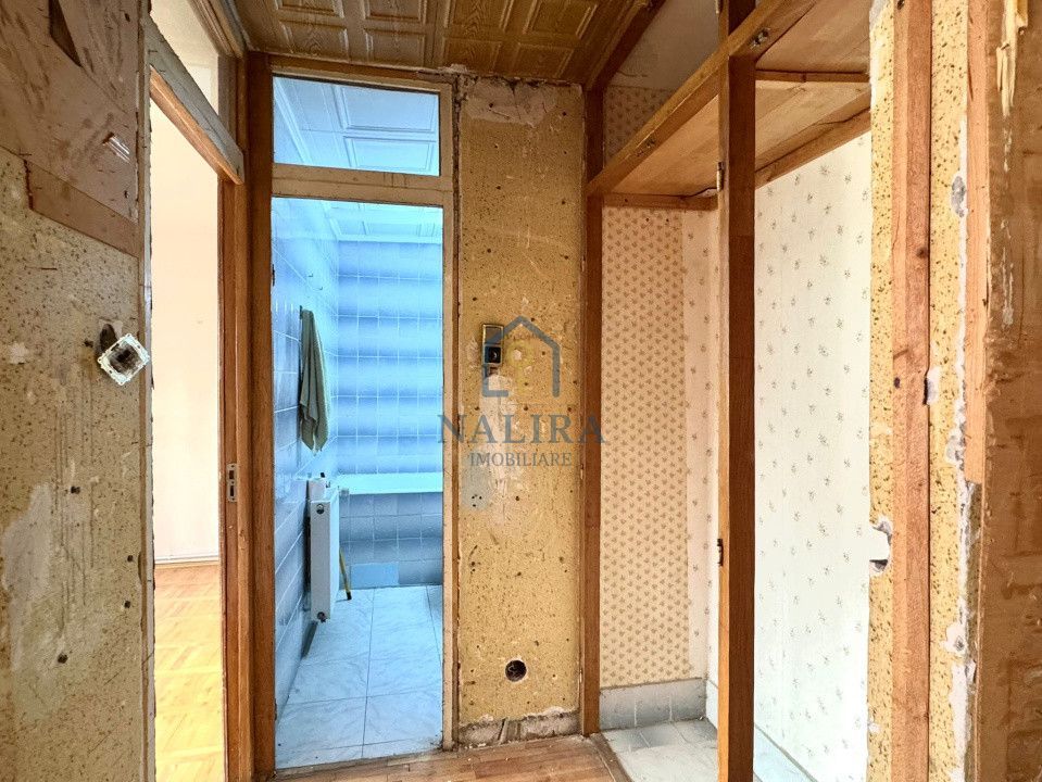 De vanzare apartament cu 3 camere decomandate etaj 3/4 Petru Rares - Poză 7