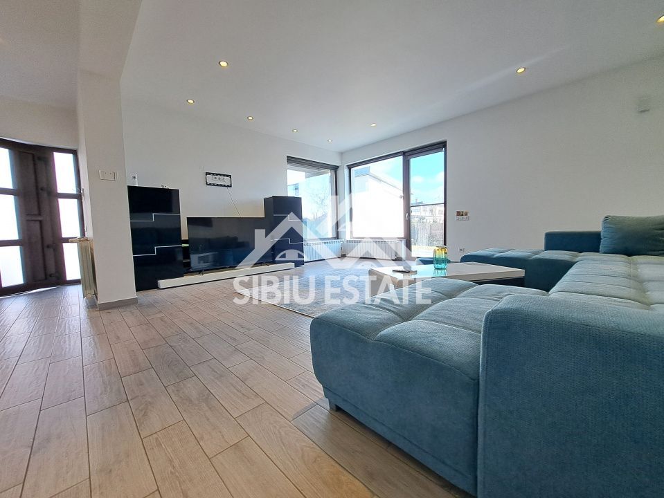 Casa Sibiu, terase panoramice, garaje, teren mare, Sura Mica - Poză 17