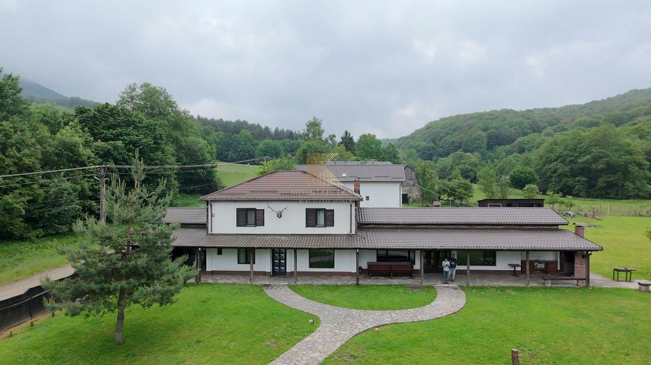 Complex turistic și proprietate deosebită de vânzare în Valea Dobârlău - Poză 7