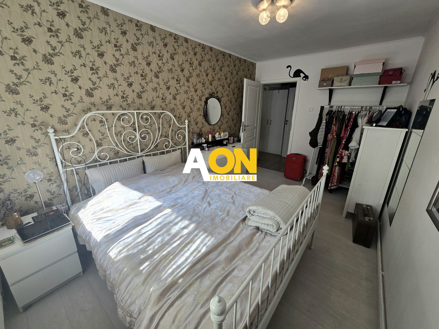 Apartament 3 Camere, Etaj 1 Cetate, Complet Renovat - Poză 3