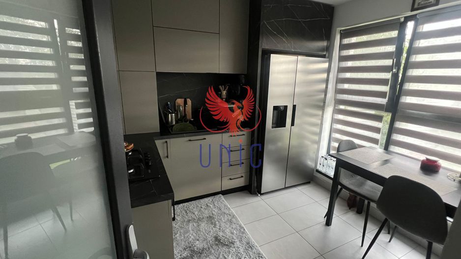 Casa de lux , zona  rezidentiala Popoveni - Poză 3