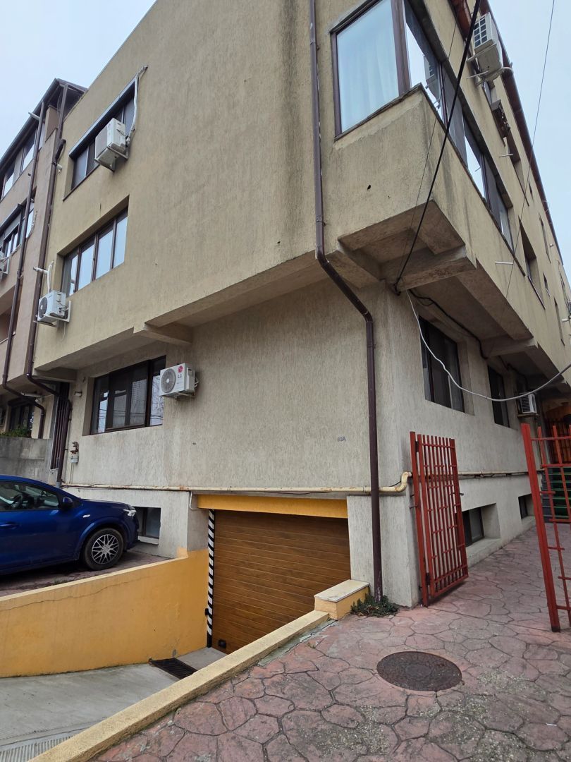 Spatiu subsol 227mp cu parcari subterane si boxe - Poză 1
