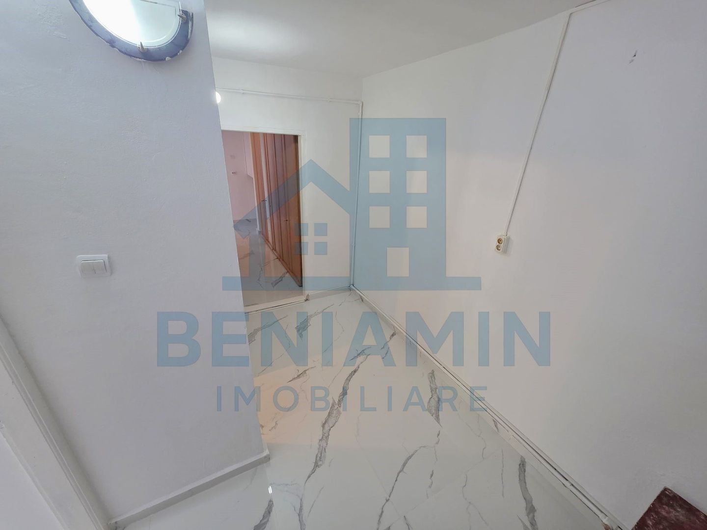 Trei camere doua bai 1Mai etaj 1 -centrala termica -75mp - Poză 5