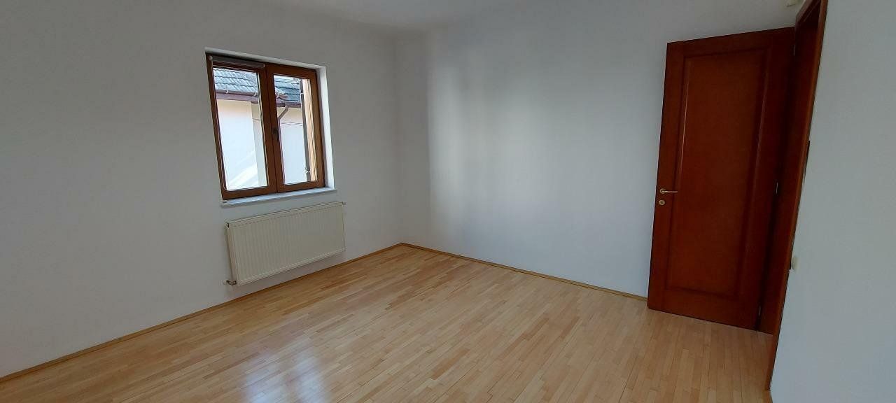 Vila de vanzare direct de la proprietar. - Poză 9