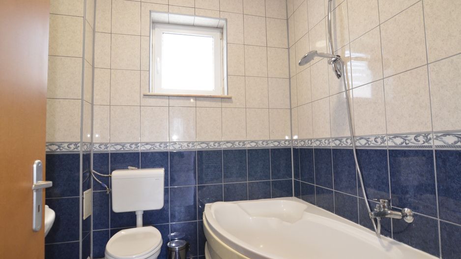 Inchiriem Vila individuala 6 camere cu panouri solare zona Pipera - Poză 24