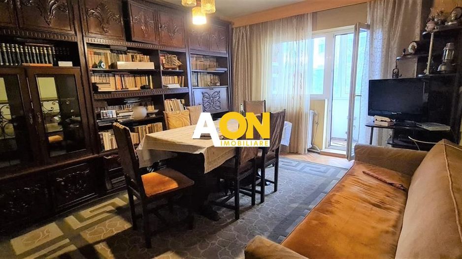 Apartament cu 4 Camere, Etaj 1, Zona Cetate - Poză 2