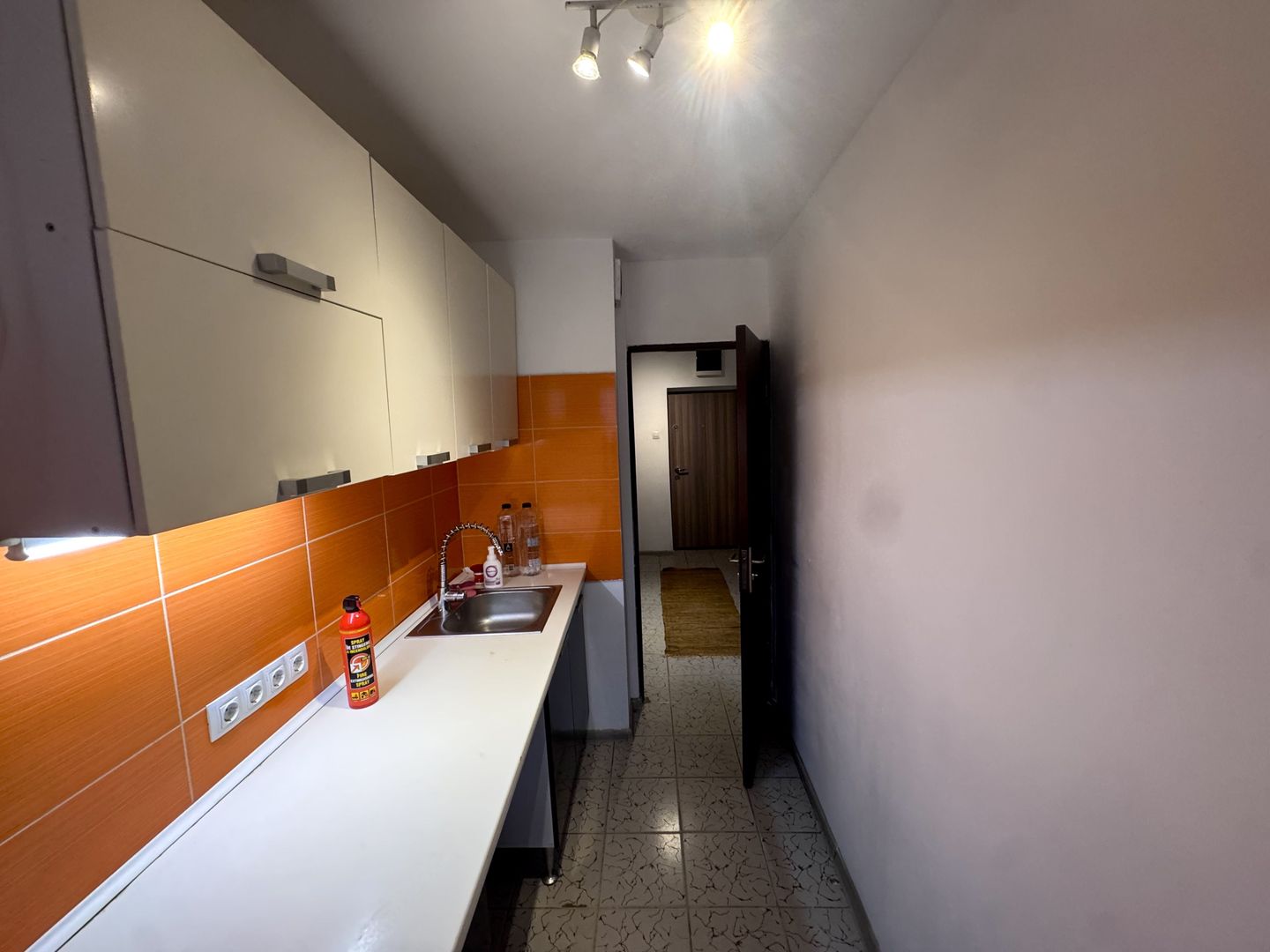 Garsoniera spațioasă | Parter, zona Vitan | locuit/investiție/firma - Poză 4