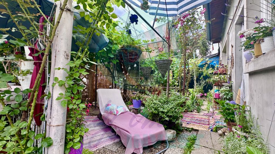 Teren de 250 mp cu casa -  la o distanta de 7 minute de statia de metrou - Poză 2