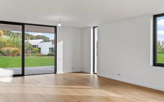 Dumbrava Vlasiei – Armonie între design, lumină și natură - Poză 3