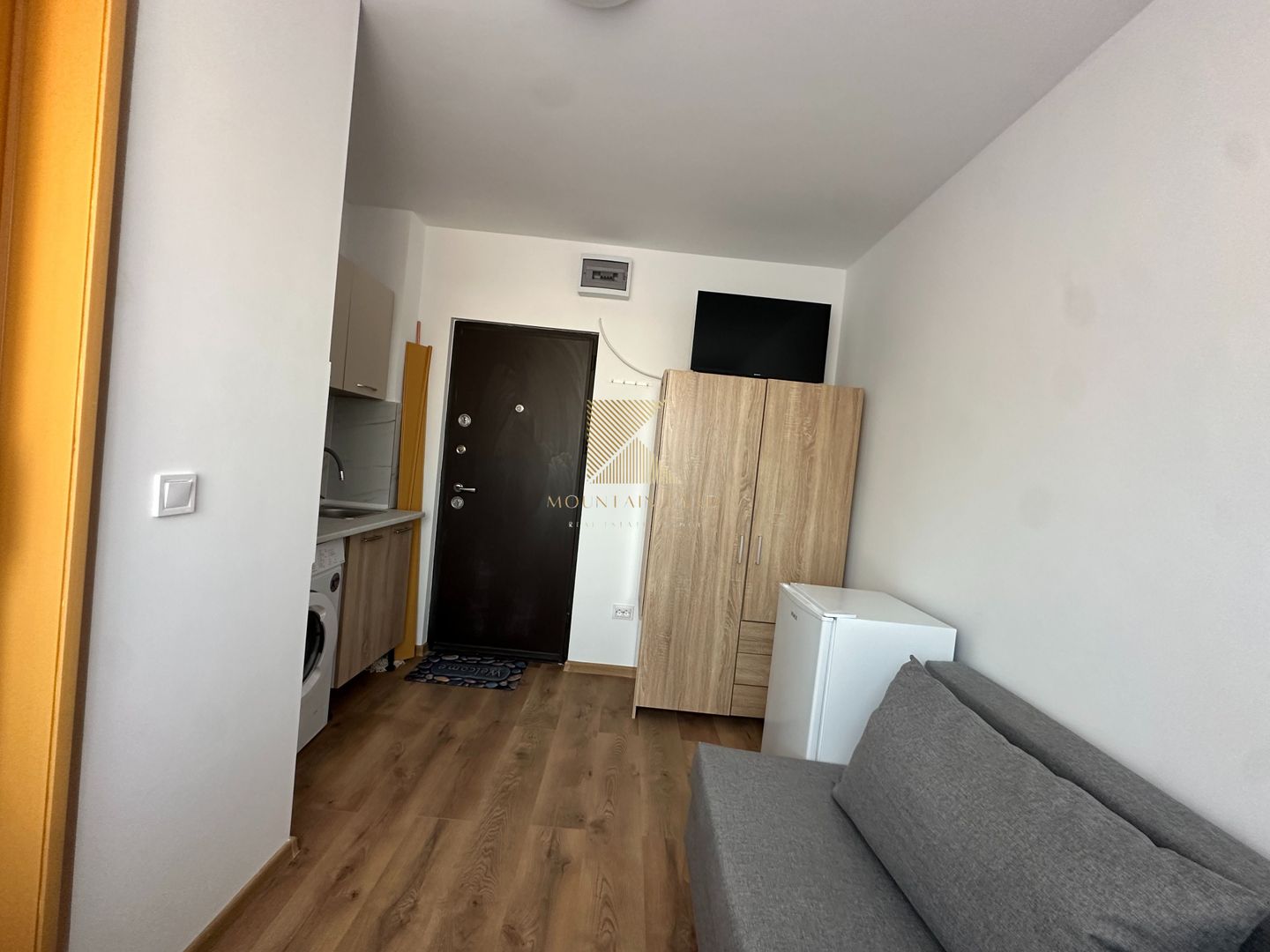 Camera cu baie, renovata complet, Str. Serii 2, prima inchiriere - Poză 3
