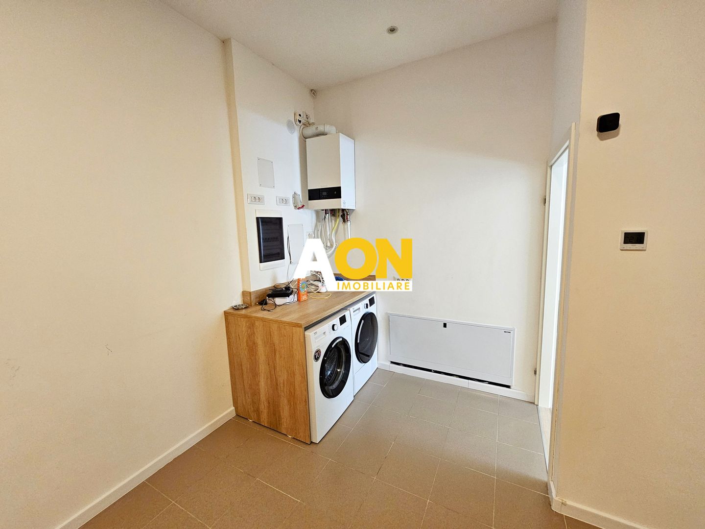 Casa 4 camere, mobilata, utilata, 414 mp teren, cu garaj, Cetate - Poză 9