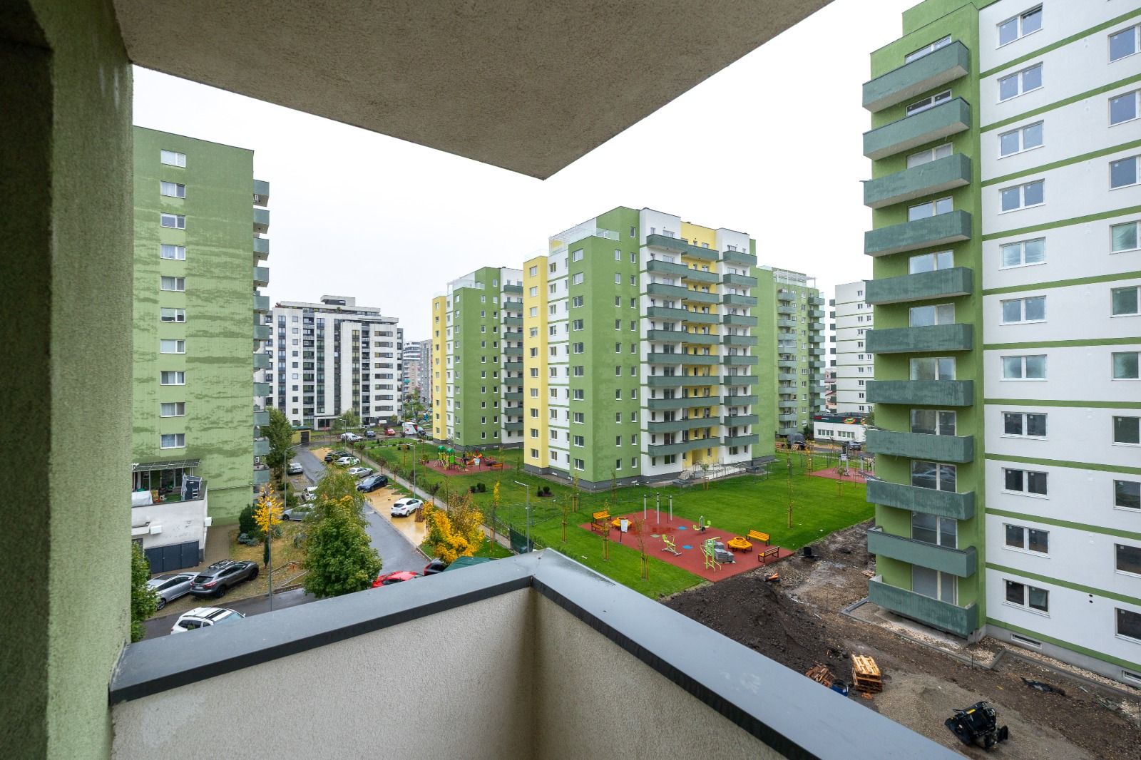 Apartament cu doua camere modern ,cu boxa in Top City - Poză 18