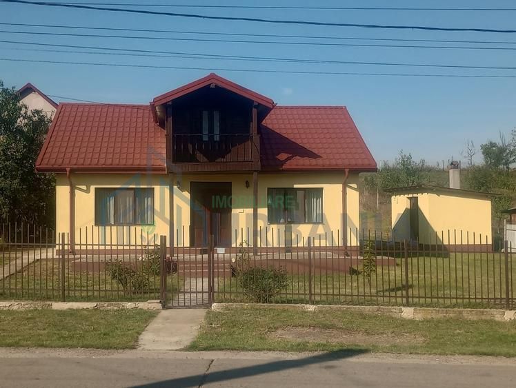 Casă cu 3 camere și teren de 1000 mp, recent renovată, Letcani, Iași - Poză 1