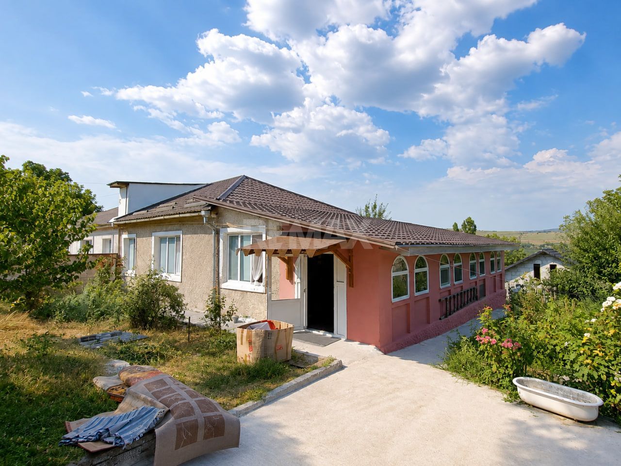 Strășeni.  Apartament la sol cu 3 dormitoare + living, teren și garaj. - Poză 2