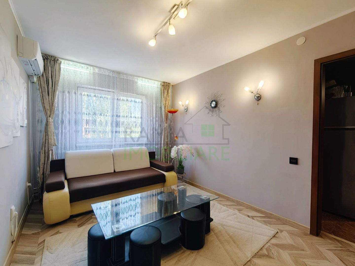 Apartament 3 camere, Cartierul Florilor, Boxă și parcare - Poză 2