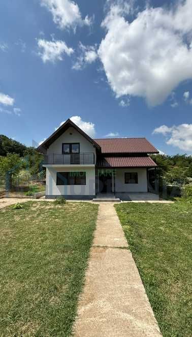 Clădire de 188 mp pentru birouri, clinică sau sediu firmă – Uricani, Miroslava - Poză 1