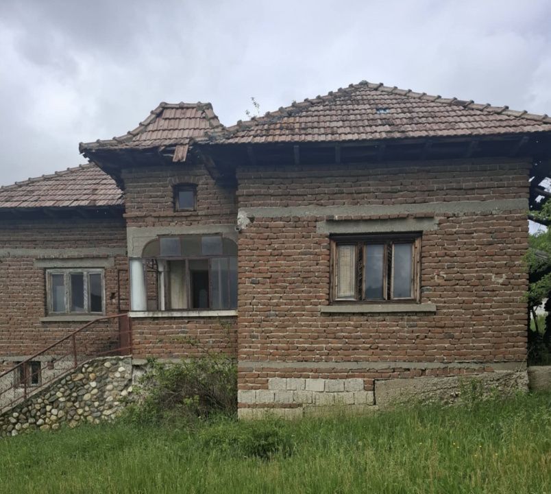 Teren 4226 mp si casa de renovat in loc. Babana, jud. Arges - Poză 4