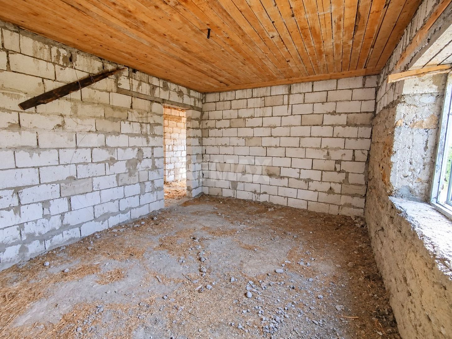 CASĂ GENEROASĂ CU 3 CAMERE – 90 m² | 17 ARI| ANENII NOI - Poză 9