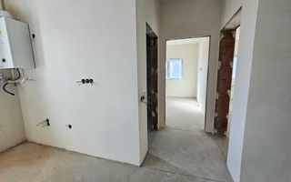 Apartament 3 camere, 2 bai, etaj 1 Selimbar - Poză 4