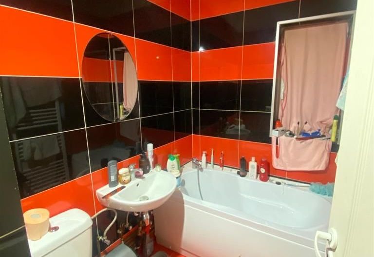 casa cu 2 apartamente Ianova 120mp centrala amenajata - Poză 17