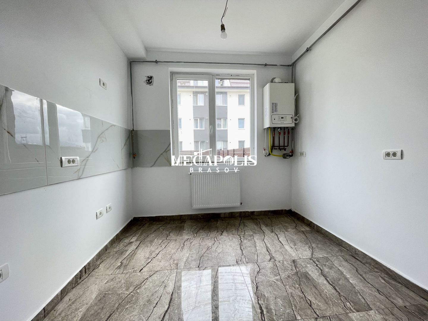 2 camere | Curte 347 mp | Decomandat | Parcare - Poză 8