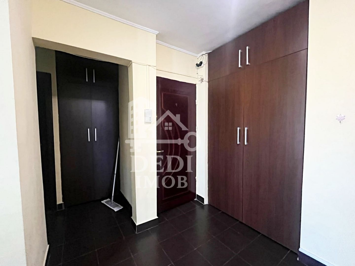 Apartament 3 camere de vanzare in zona Rogerius, Oradea - Poză 3